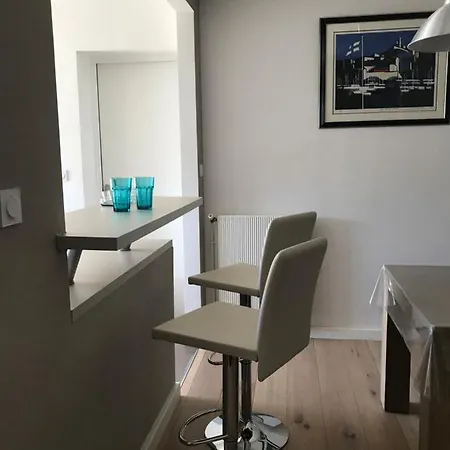Le Cezanne, 200m Plage, Grand Balcon ,wifi, Appartement *