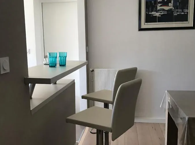 Le Cezanne, 200m Plage, Grand Balcon ,wifi, Apartament *